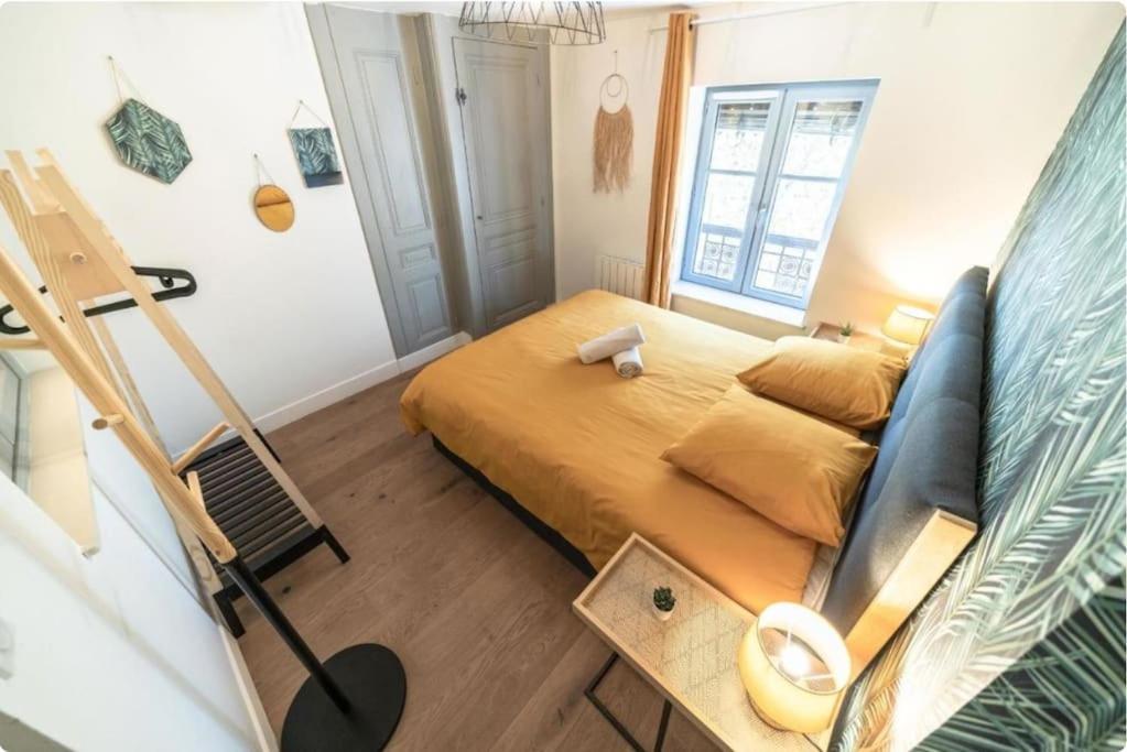 Lafayette, Apartment